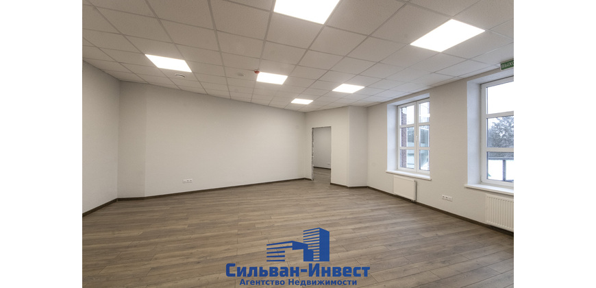 Аренда торгово- административных помещений в БЦ «Камелот» Центр мебели. 