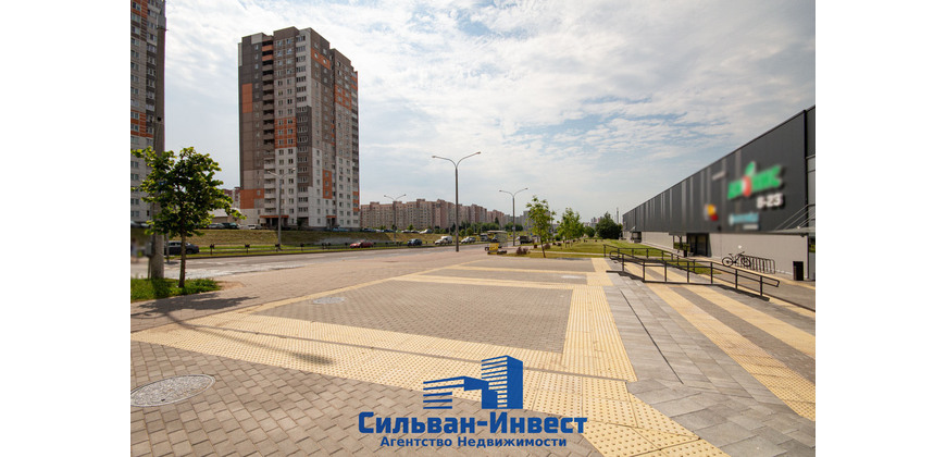 Продажа торгового помещения в ТЦ «4 сезона»
